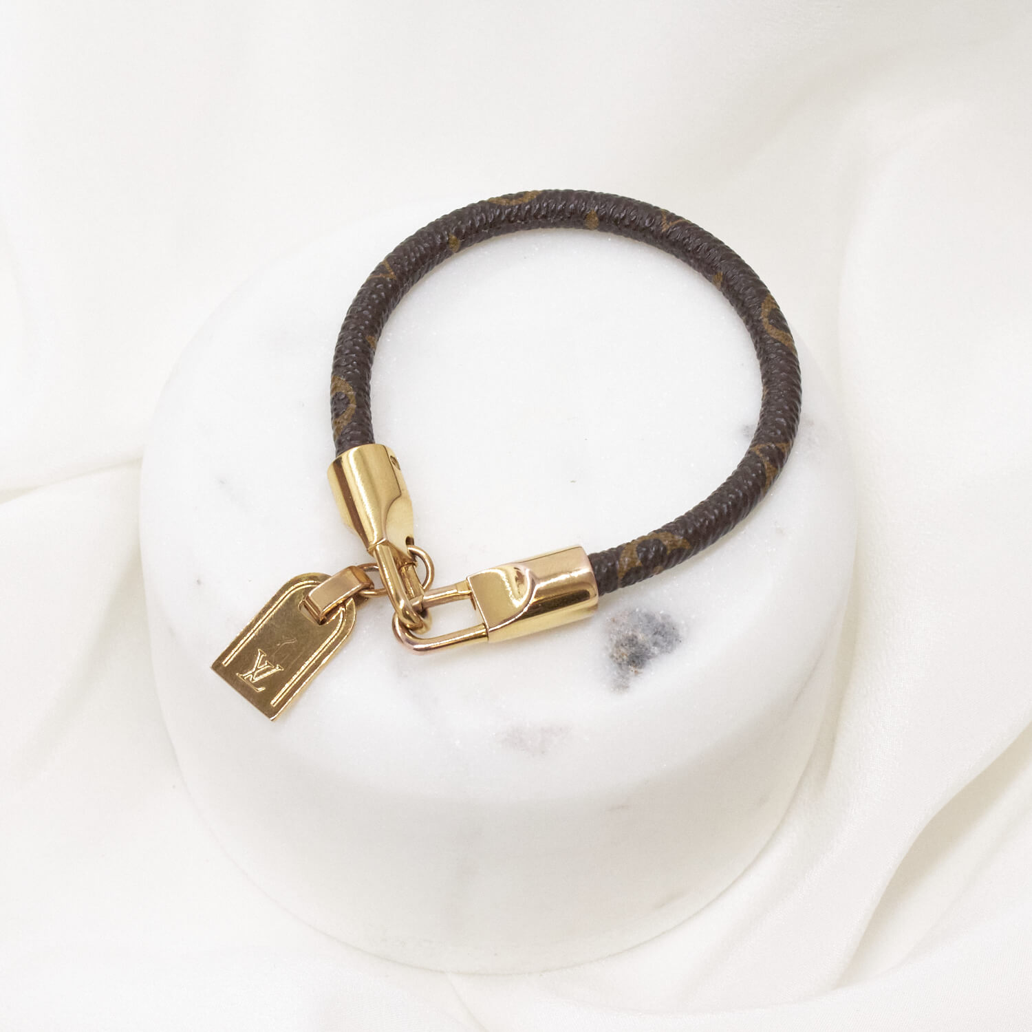 Das Monogramm-Armband von Louis Vuitton Crazy in Lock im Angebot