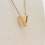 Louis Vuitton ESSENTIAL V HALSKETTE