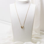 Louis Vuitton ESSENTIAL V HALSKETTE