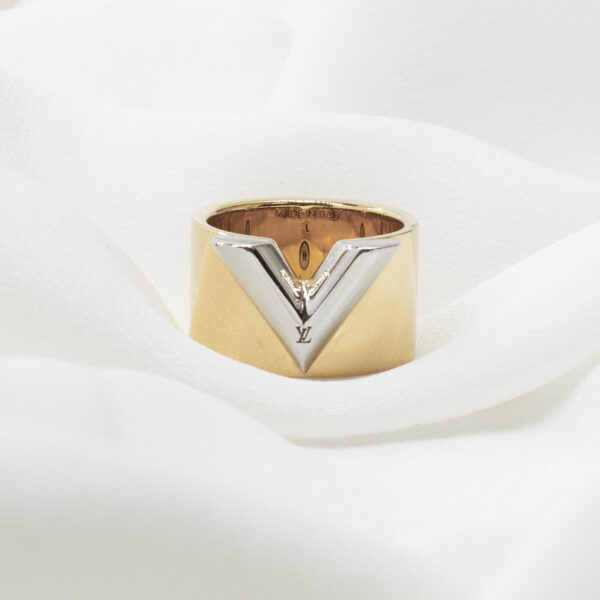 Louis Vuitton ESSENTIAL V RING Coco Liebt Louis
