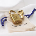 Louis Vuitton Schloss Nr. 302